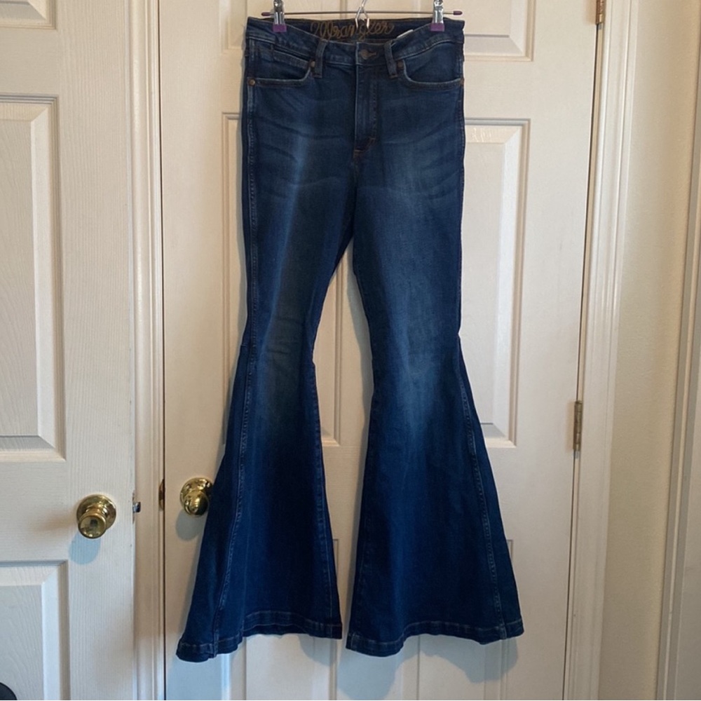 Wrangler bell bottoms - Picture 2 of 2